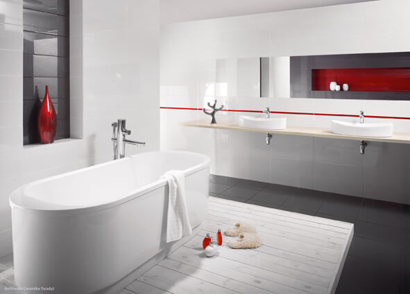 Biało-czerwona łazienka z produktami Sanplast i płytkami Ceramika Paradyż