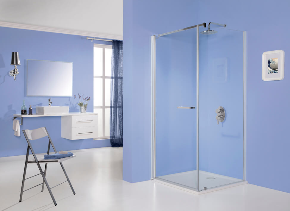 Kabina Prestige w pastelowej niebieskiej łazience
